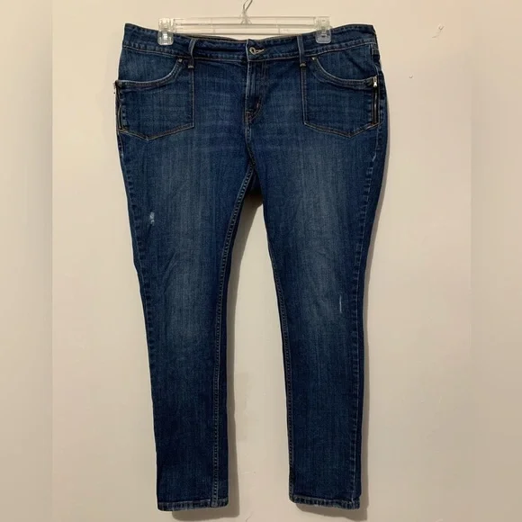 Levi’s Women Size 20 Skinny Jeans 542 Medium Wash Distressed - Picture 2 of 10